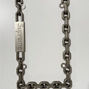 Supreme Metal Chain-Design License Plate Frame